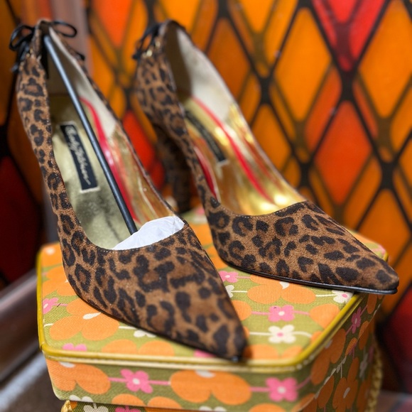 Beverly Feldman Shoes - Vintage Beverly Feldman size 8 Whimsical Leopard Print Heels